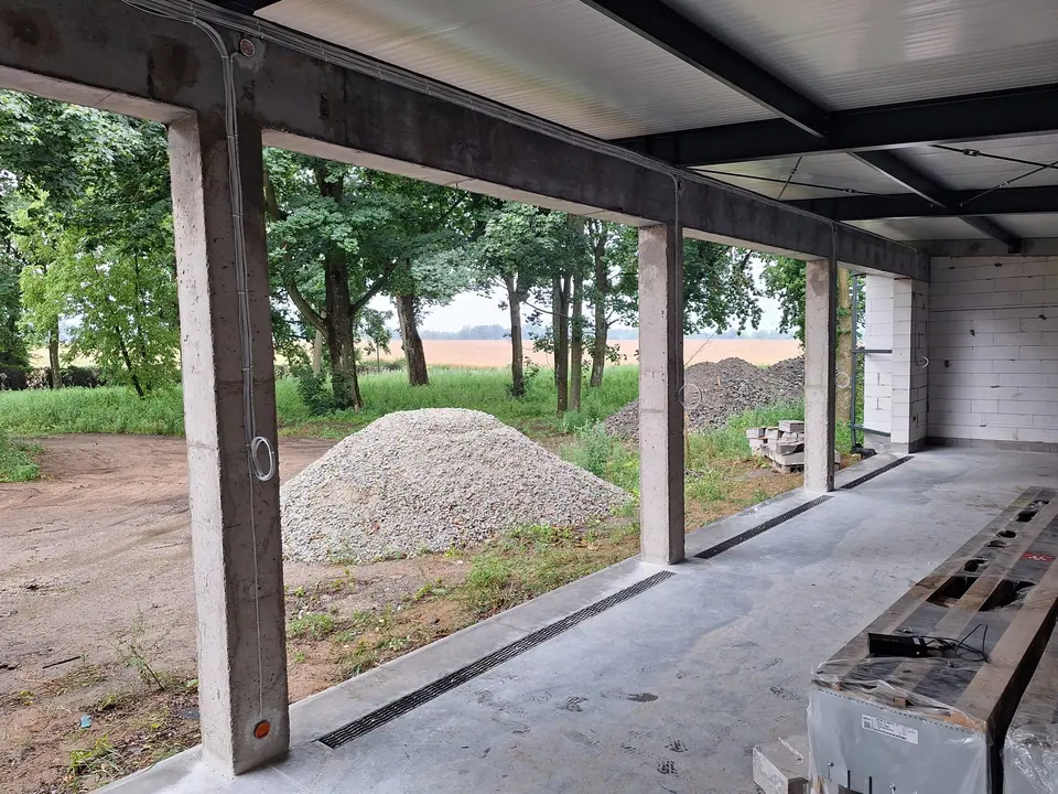 Instalacja elektryczna w trakcie realizacji budynku