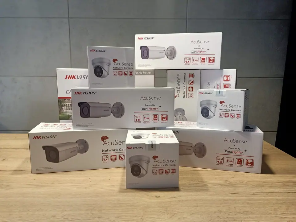 Kamery Hikvision AcuSense przygotowane do instalacji