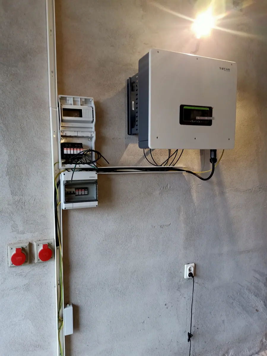 Montaż falownika Sofar i zabezpieczeń instalacji