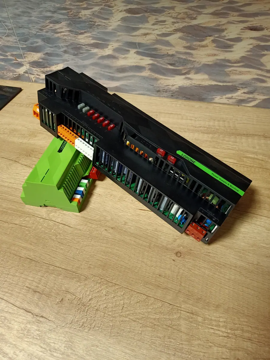 Miniserver i moduł zasilania Loxone Power Supply & Backup