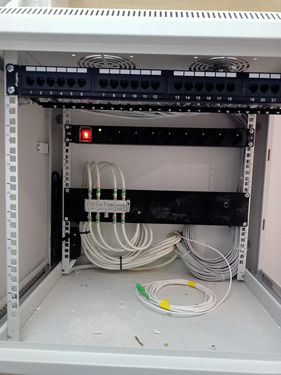 Szafa teletechniczna z instalacją LAN i TV